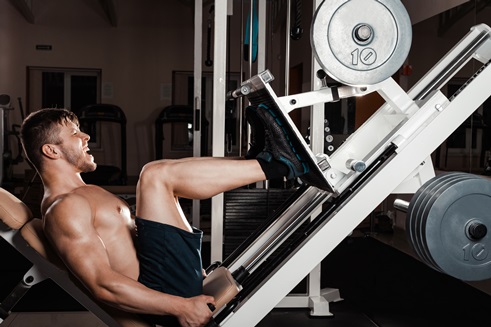 Leg press é um exercício que trabalha as pernas e ajuda no ganho de força muscular